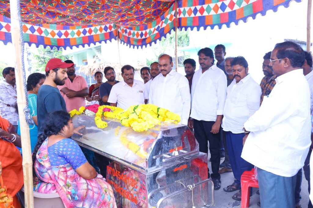ఆశ రక్షక ప్రసాద్(51) మృతిచెందగావారి పార్థివ దేహానికి ఘన నివాళులర్పించిన మాజీ మంత్రివర్యులు