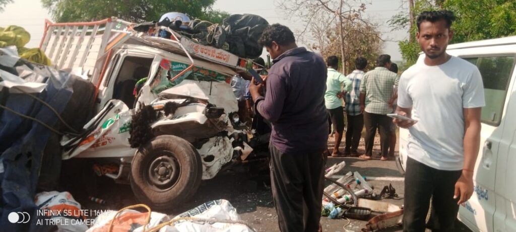 శివాపురం వద్ద ఘోర రోడ్డు ప్రమాదం.. 5 కూలీలు మృతి