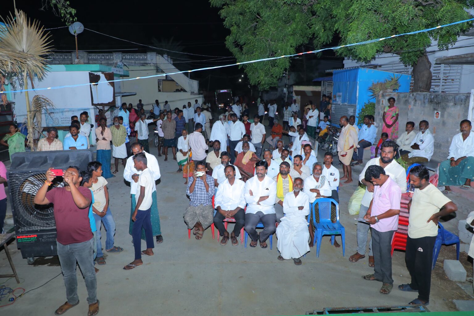 పల్లెనిద్ర చేసిన ఎమ్మెల్యే డా”చదలవాడ అరవింద బాబు