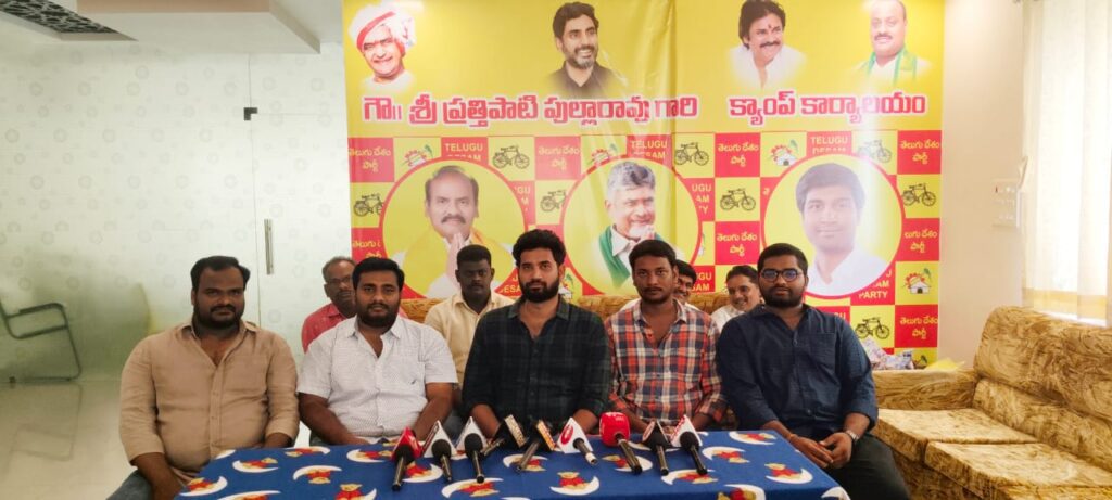 మాజీ మంత్రి విడుదల రజిని నీ ఊసరవల్లి రాజకీయాలు మానుకో