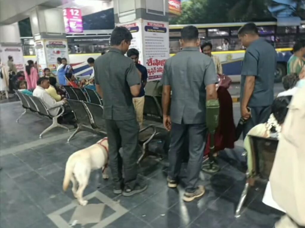 జిల్లా వ్యాప్తంగా యాంటీ సపటైజ్ లో భాగంగా బస్టాండ్,రైల్వే స్టేషన్ లాడ్జి ల చెకింగ్