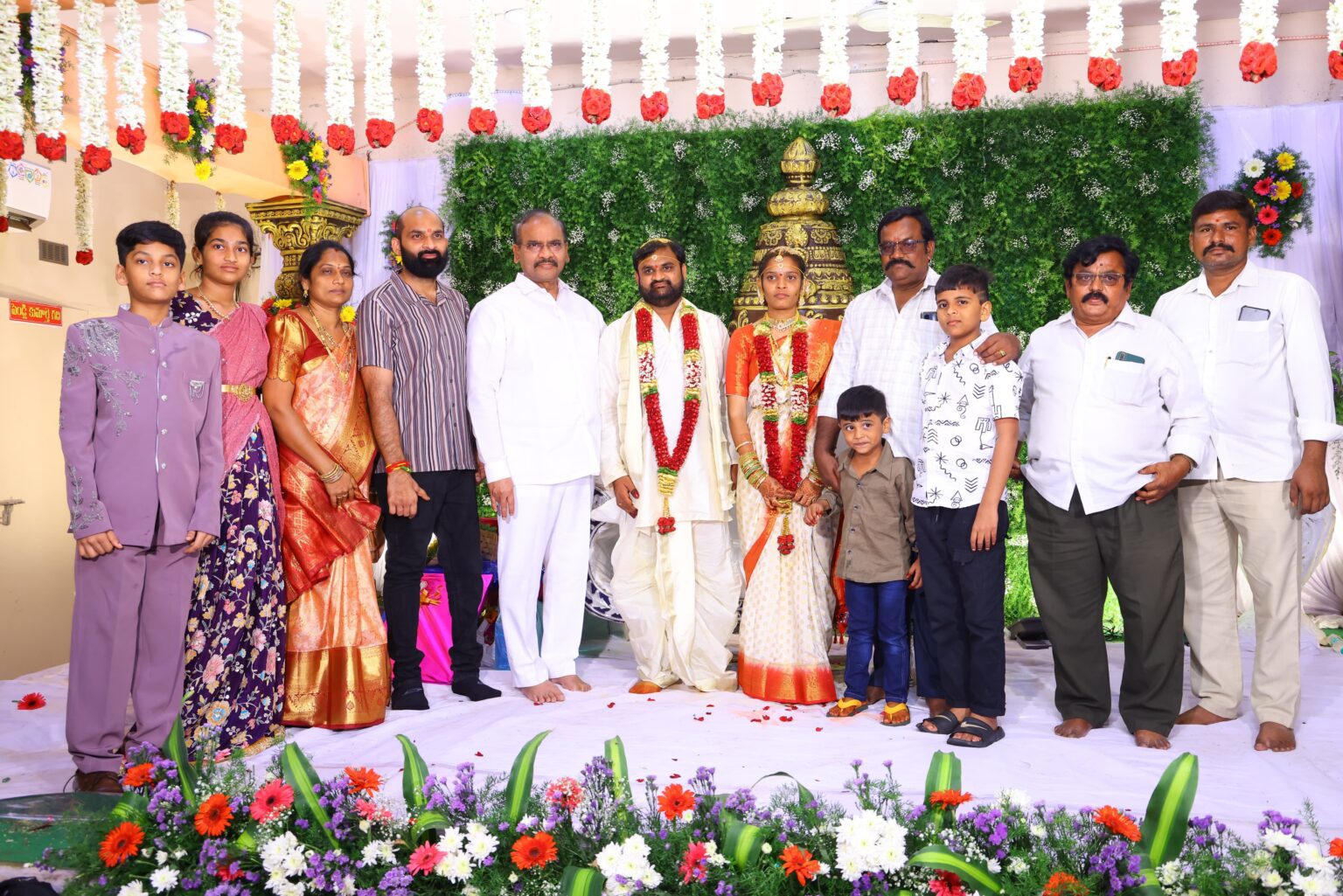 దుర్గాప్రసాద్ నాయక్ గారి వివాహానికి హాజరైవధూవరులను ఆశీర్వదించిన ప్రత్తిపాటి పుల్లారావు