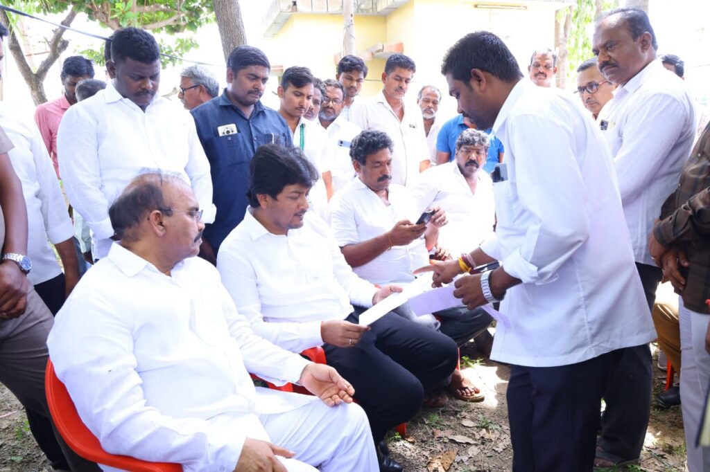 పంచాయతీ ల అభివృద్ధి కి నిధులు మంజూరు-కమిషనర్ కృష్ణ తేజ