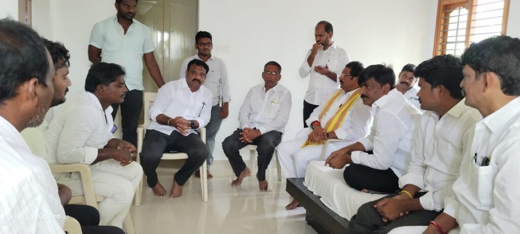 జన సమీకరణ భాగంగా సమావేశం ప్రభుత్వ చీఫ్ విప్ జీవి గారు.. ఇంచార్జ్ బీటెక్ రవి,