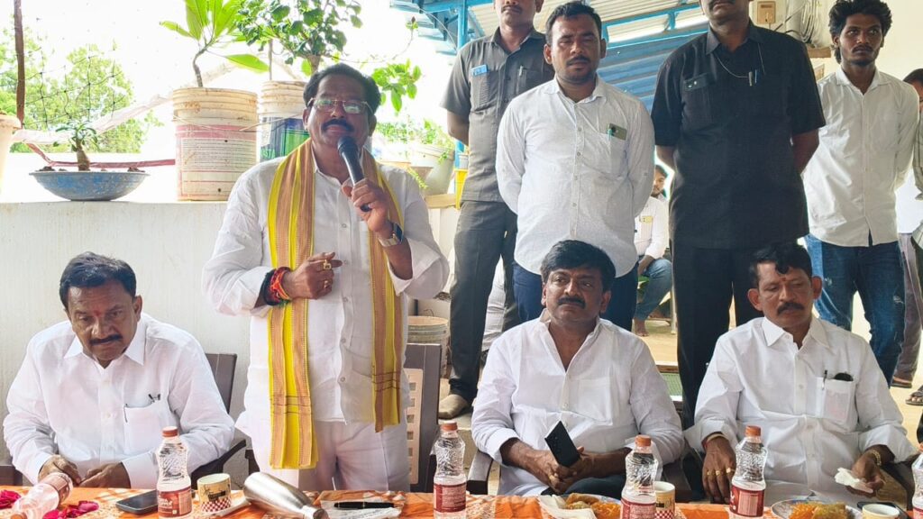 జన సమీకరణ భాగంగా సమావేశం ప్రభుత్వ చీఫ్ విప్ జీవి గారు.. ఇంచార్జ్ బీటెక్ రవి,