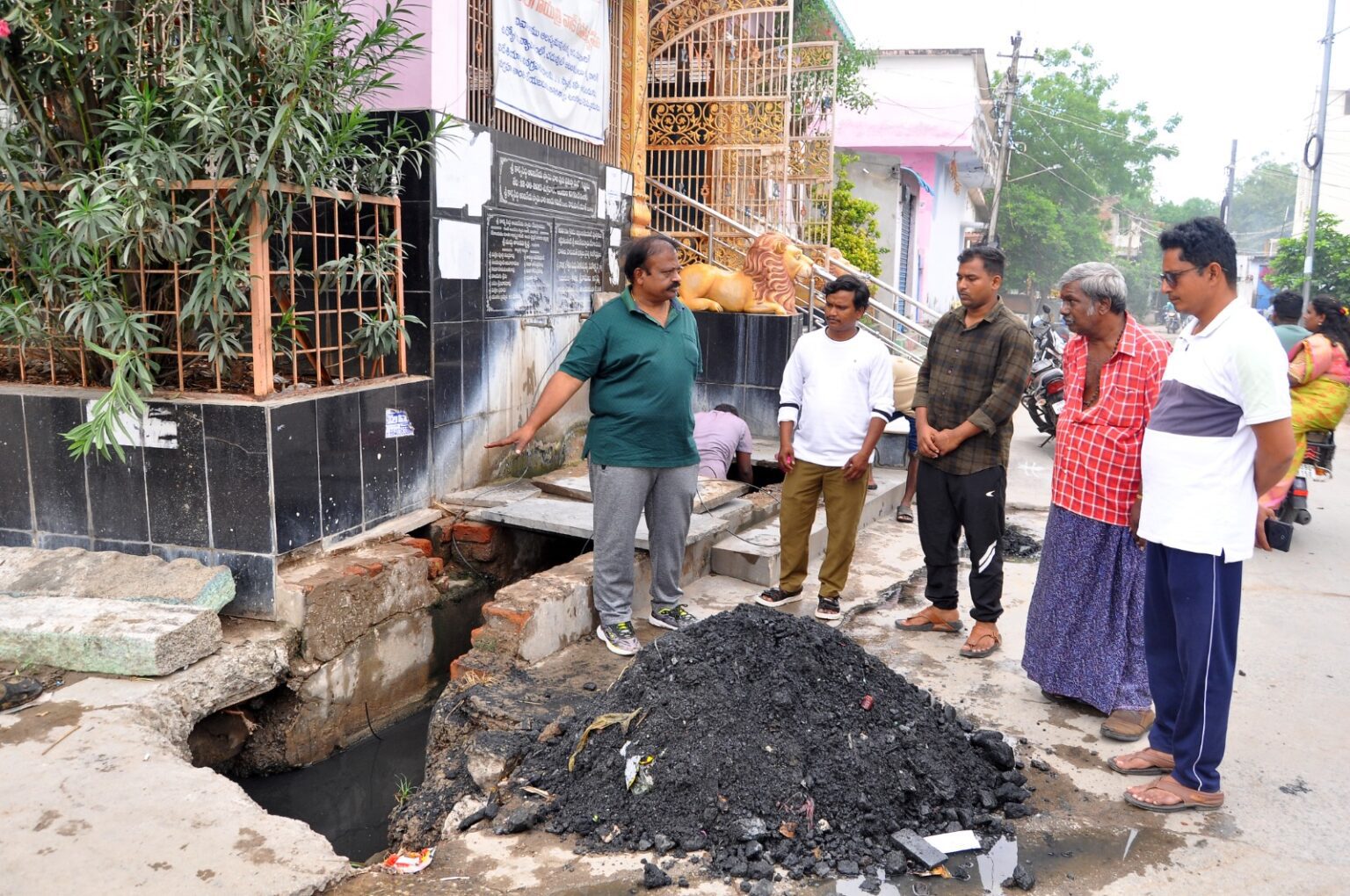 ఎటువంటి అడ్డంకులు ఉన్న తొలగించాలని తగు సూచనలు ఇవ్వడం జరిగింది.