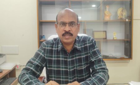 రోడ్లపై పశువులను వదిలివేస్తున్న యజమానులకు పురపాలక సంఘం వారి హెచ్చరిక