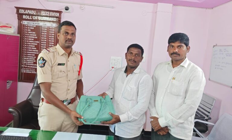 పోగొట్టుకున్న బ్యాగ్ మరియు ఫోన్ రికవరీ…