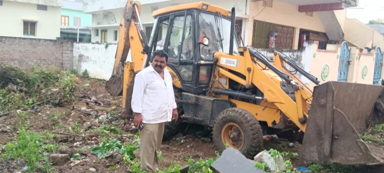 చిలకలూరిపేట: పత్తిపాటి పుల్లారావు ఆదేశాలతో 29వ వార్డులో ఖాళీ స్థలాల శుభ్రత