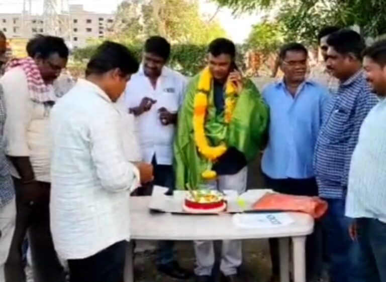 చిలకలూరిపేటలో బీ శ్రీను నాయక్ జన్మదిన వేడుకలు