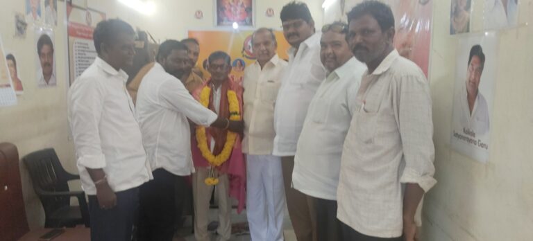 మల్లెల శివ నాగేశ్వరావు ను ఘనంగా సన్మానం చేసిన కాపు సంఘము