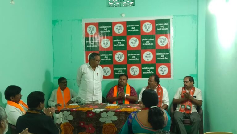 మున్సిపల్ కార్యాలయం వద్ద ఉన్న పార్టీ కార్యాలయంలో సేవ పక్వాడ పక్షోత్సవ సమావేశం ఏర్పాటు చేయడం జరిగింది