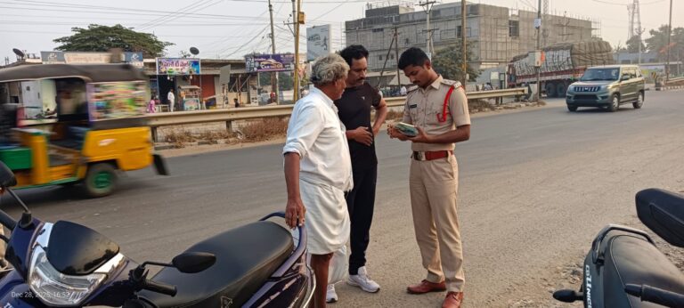 వాహన తనిఖీలు చేసిన నాదెండ్ల ఎస్సై వెంకటేశ్వరరావు