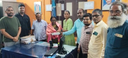 ఎడ్లపాడు MRO మరియు MPDO కు అభినందనలు తెలియజేసిన బీజేపీ నాయకులు