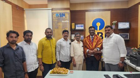 చిలకలూరిపేట నియోజకవర్గం నుండి స్టేట్ బ్యాంకు అఫ్ ఇండియా పల్నాడు జిల్లా రీజినల్ హెడ్ గారిని నరసరావుపేట బ్యాంకు లొ కలిసిన చిలకలూరిపేట బిజెపి నాయకులు