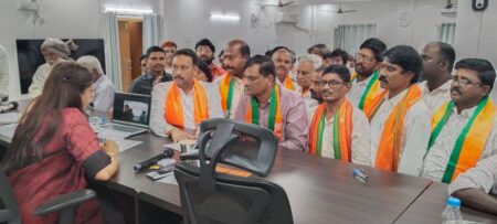 పల్నాడు జిల్లా అధ్యక్షుడు ఏలూరి శశి కుమార్ ఆధ్వర్యంలో పల్నాడు జిల్లా కలెక్టర్ గారిని కలిసి వినతిపత్రం ఇవ్వడం జరిగింది