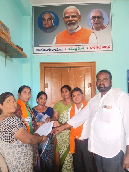 పిడుగురాళ్ల పట్టణంలో జనతా వారధి కార్యక్రమం నిర్వహించడం జరిగింది