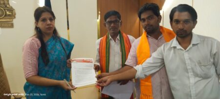 పల్నాడు జిల్లా కలెక్టర్ కృతిక శుక్ల గారికిపల్నాడు జిల్లా జనతా వారధి కన్వీనర్ మల్లెల శివ నాగేశ్వరరావు వినతి పత్రం సమర్పించడం జరిగింది