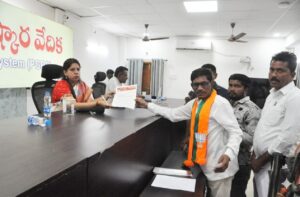 పల్నాడు జిల్లా కలెక్టర్ గారికి వినతిపత్రం అందజేసిన పల్నాడు జిల్లా జనతా వారధి కన్వినర్ మల్లెల శివ నాగేశ్వరావు