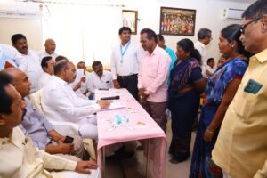 తక్కువ వడ్డీకి రుణాలు. అధిక వడ్డీ ఆశచూపి మోసగించిన వ్యక్తిపై ప్రత్తిపాటికి ఫిర్యాదు చేసిన పలు గ్రామాల ప్రజలు