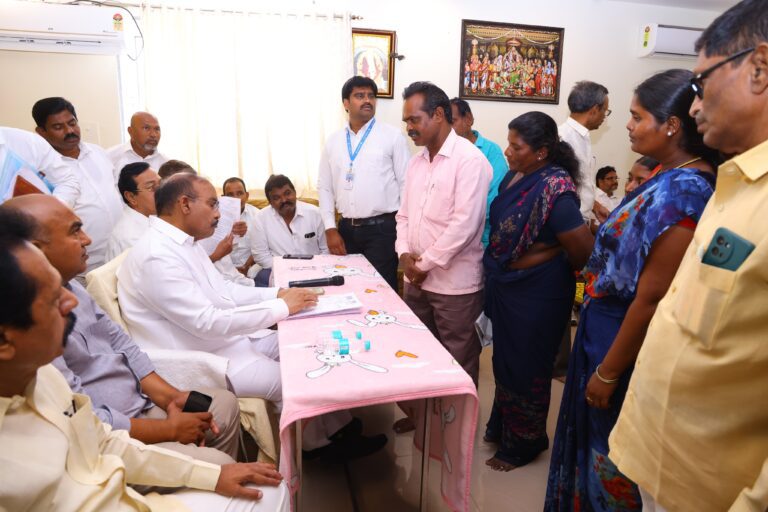 తక్కువ వడ్డీకి రుణాలు. అధిక వడ్డీ ఆశచూపి మోసగించిన వ్యక్తిపై ప్రత్తిపాటికి ఫిర్యాదు చేసిన పలు గ్రామాల ప్రజలు