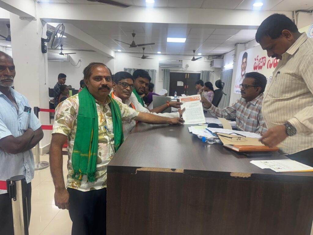 సనాతన హిందూ సాంప్రదాయ పండుగలకు ప్రభుత్వ నిధులు కేటాయించాలని వినతి పత్రం సమర్పించడం జరిగింది