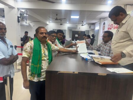 సనాతన హిందూ సాంప్రదాయ పండుగలకు ప్రభుత్వ నిధులు కేటాయించాలని వినతి పత్రం సమర్పించడం జరిగింది