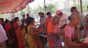 సనాతన హిందూ ధర్మ పరిరక్షణ మరియు కూటమి ఆధ్వర్యంలో టిడ్కో గృహ సముదాయంలో జరిగిన భారీ అన్నప్రసాద వితరణ కార్యక్రమంనిర్వహించడం జరిగింది