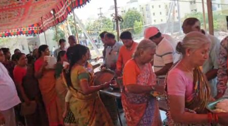 సనాతన హిందూ ధర్మ పరిరక్షణ మరియు కూటమి ఆధ్వర్యంలో టిడ్కో గృహ సముదాయంలో జరిగిన భారీ అన్నప్రసాద వితరణ కార్యక్రమంనిర్వహించడం జరిగింది