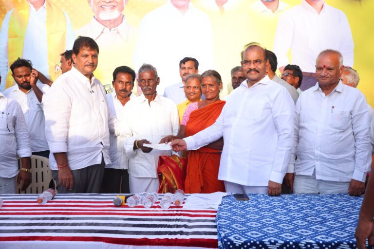 పశుపోషణతో అదనపు ఆదాయం : ప్రత్తిపాటిరైతుల సహకారంతో సంగం వ్యవస్థను మరింత వృద్ధిలోకి తెస్తాం : దూళిపాళ్ల