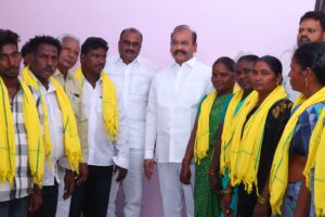 ప్రత్తిపాటి సమక్షంలో టీడీపీ గూటికి చేరిన వైసీపీ కార్యకర్తలు