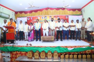 పేద విద్యార్థులకు నగదు పురస్కారాలు అందించిన ప్రత్తిపాటి